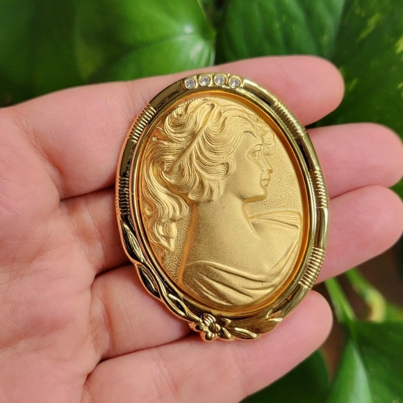 Vintage Gold Cameo Rhinestone Boucher Brooch Pin - Picture 7 of 8